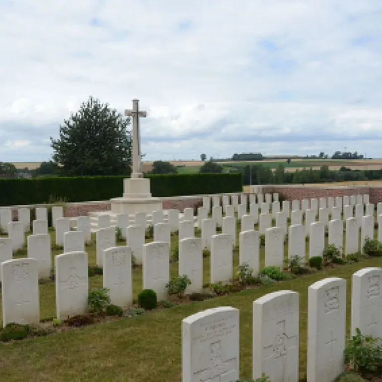 Belle Vue British Cemetery, Briastre