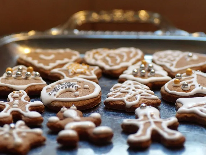 Decorating, icing, christmas, christmas sweets, gingerbreads