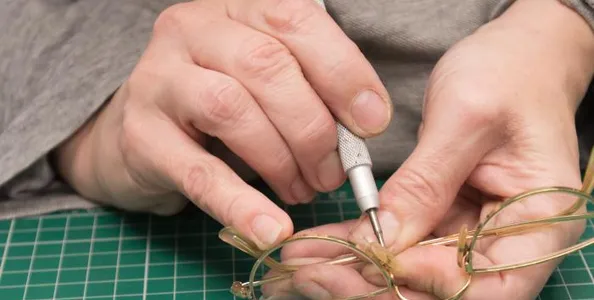 Inspecting broken spectacles