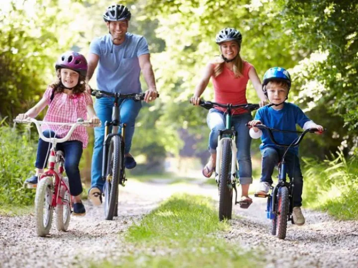 Family Cycling 02