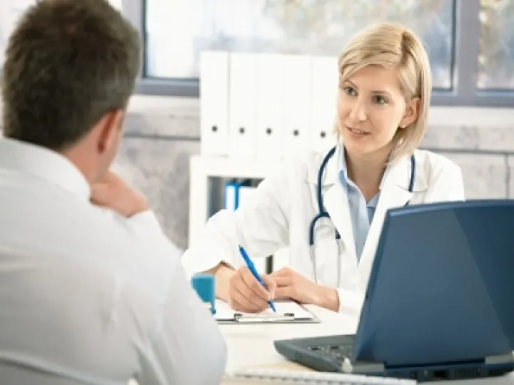 doctor-with-patient 03