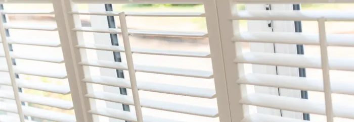 Shutter blind in white