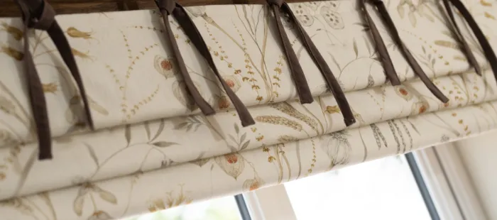 Roman blinds with ribbons