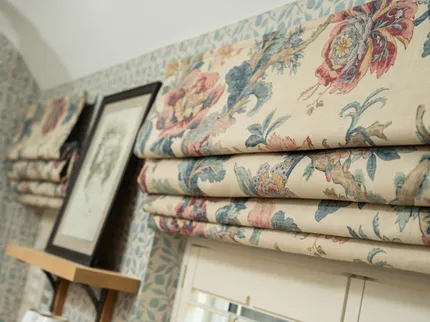 Roman blinds with flower pattern