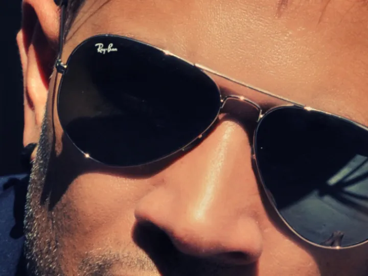 Man with Rayban sunglasses