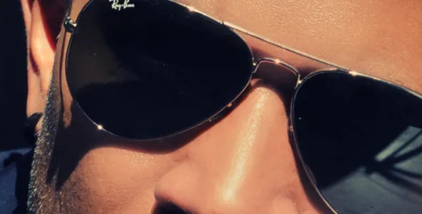 Man with Rayban sunglasses