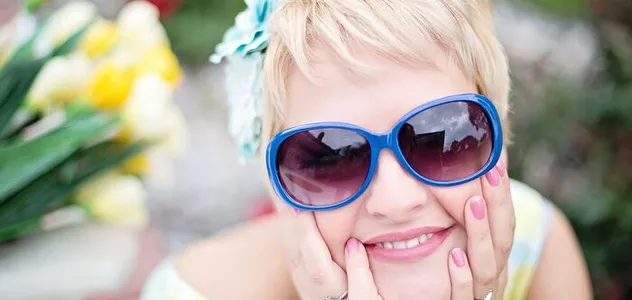 Woman, blonde, sunglasses