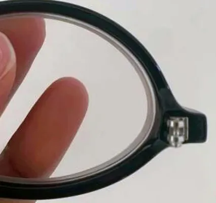 Broken hinge on eyewear