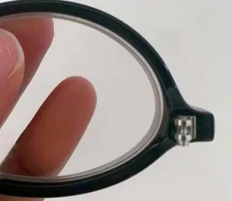 Broken hinge on eyewear