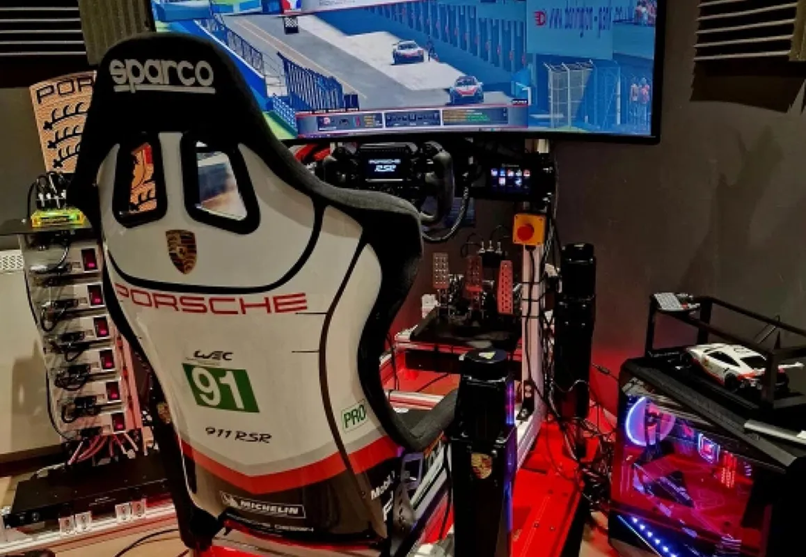 Racing rig cockpit