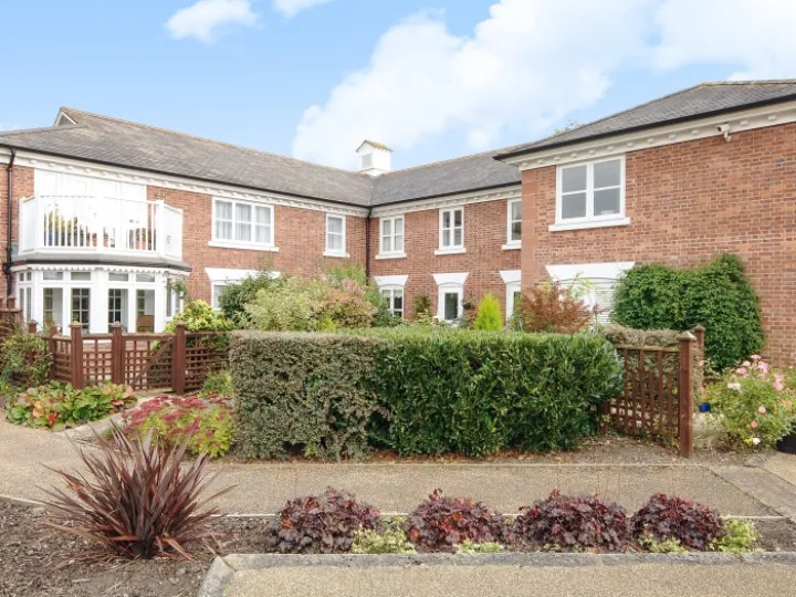 Flacca Court Apartment