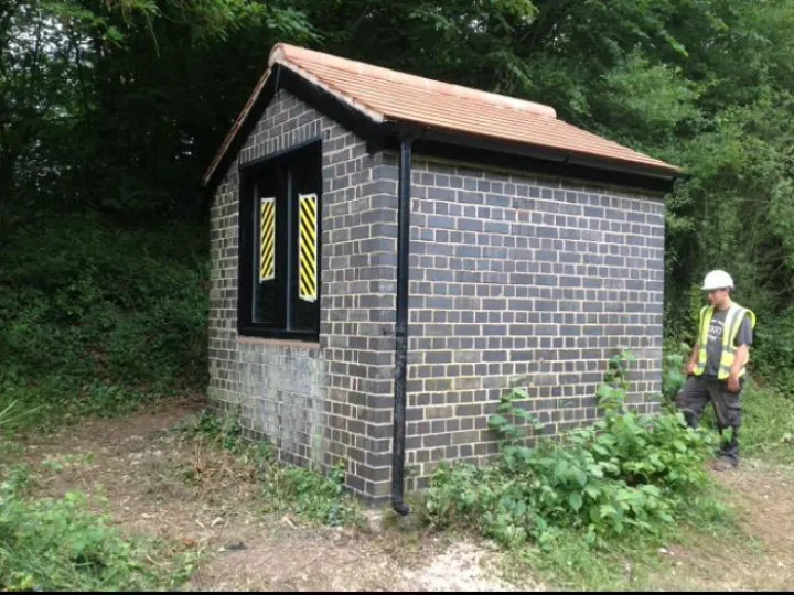 Sykes Hollow Hut &ndash; After