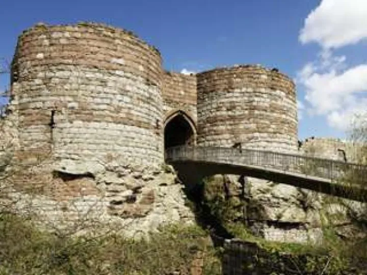 beeston-castle-entrance