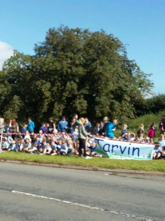 OVO Tour Tarvin Primary School Children Ready to Cheer 20190911_124253-1_resized_1