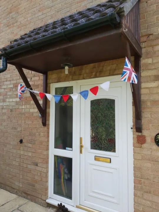 Gill's knitted bunting