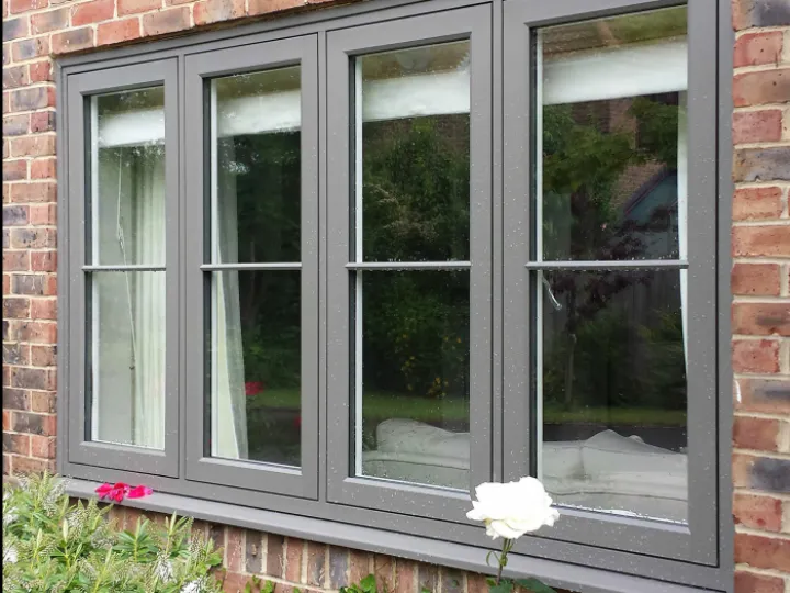 Casement window in light grey (L)