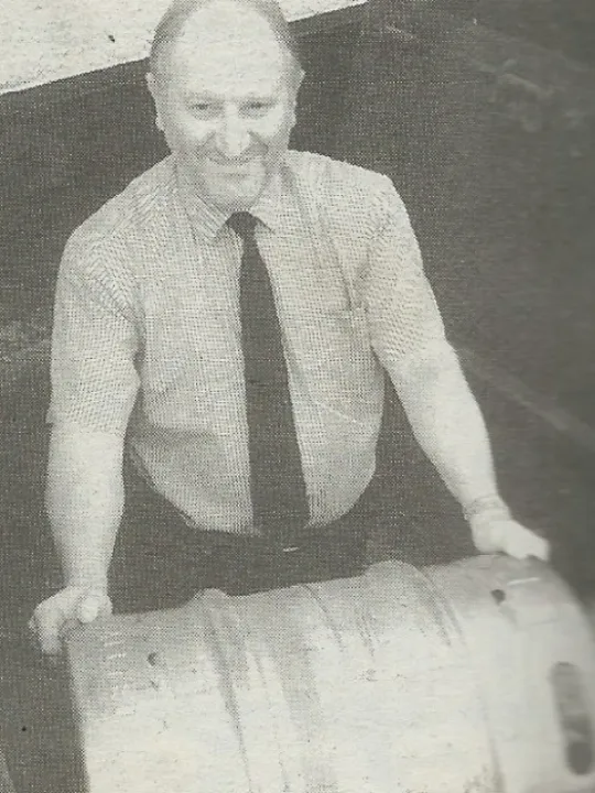 THR Red Lion Publican Celler Award Sept 1994 PhotoScan