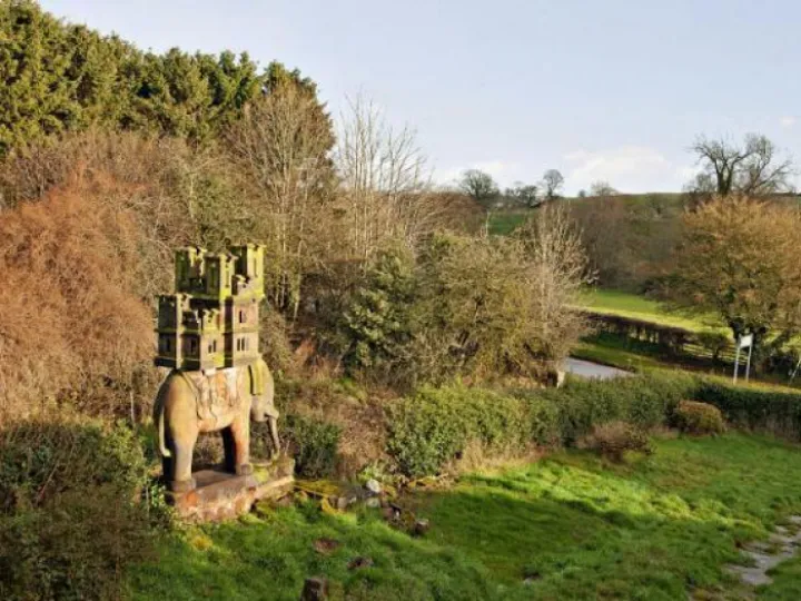 elephant-and-castle-M471516