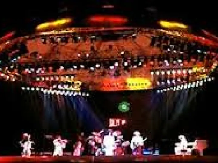 Elo onstage spaceship