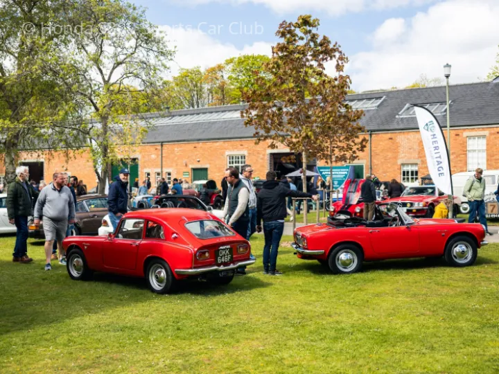 S800 Coupe and Convertible at Bicester