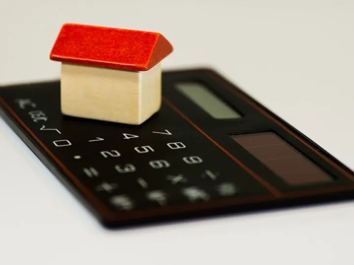 House, money, euro, coin, coins, banknotes, calculator, computer, household, budget, save up, finance, stock exchange, debts, dollar bill, mortgage, bank, financing, crisis, business, sale, house sale, how to calculate, calculate, close up, macro, macro s