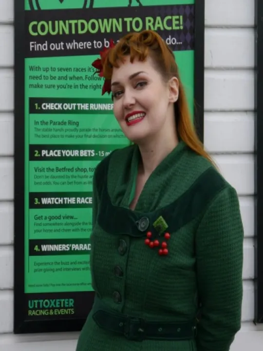 vlmag2 Gemma Vintage Suitcase