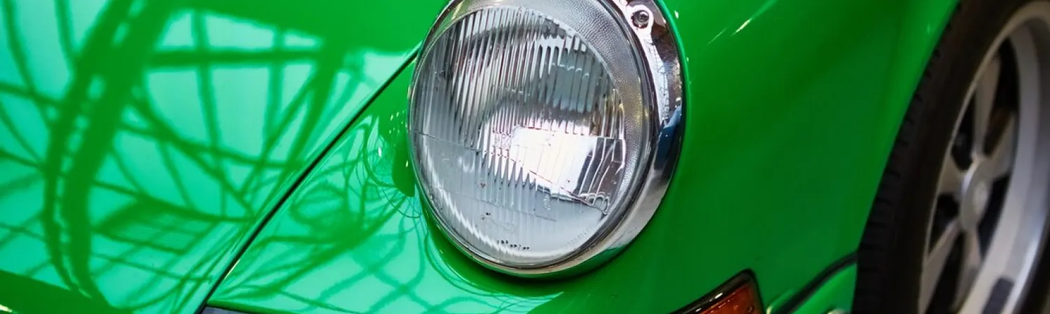 detail-classic-car-closeup-headlight_355018-237