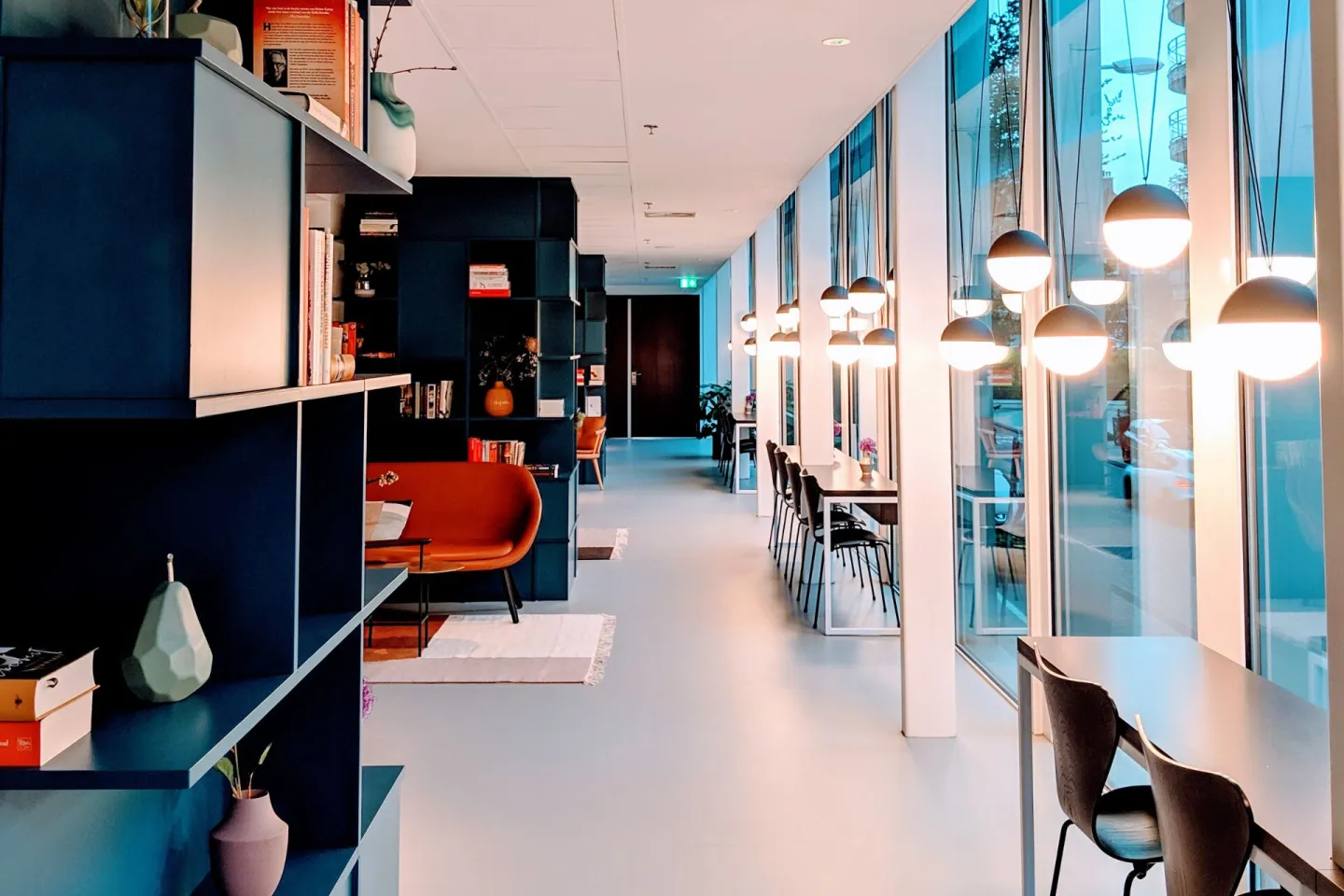 Modern office in blue and pink