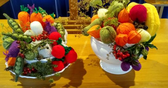 Kintted fruit