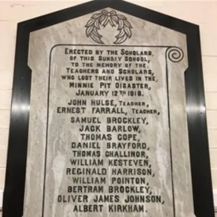 Minnie Pit plaque 2