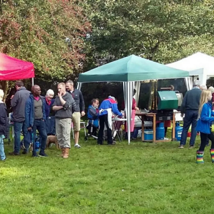 Apple Pressing Crowds