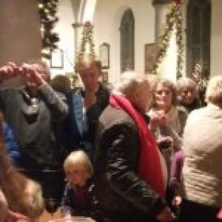 carols-round-the-tree-