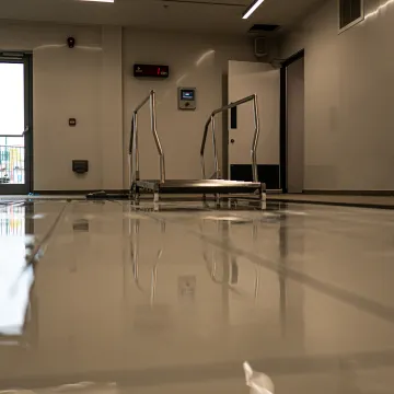 For wheelchair users or those requiring hoisting, the floor can rise to deck level, enabling safe and dignified transfers before being lowered smoothly to the desired depth