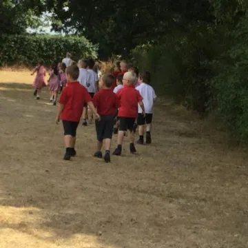 98DEB99C-431D-49F9-9745-15FF152828FD