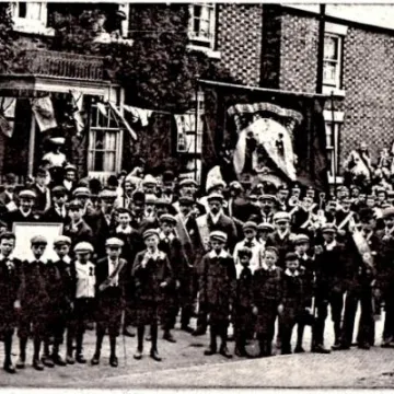 Shepherds Club Outside Rode House 1907