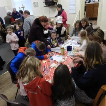 DSCN0637_Messy Church_Courageous Love_190404