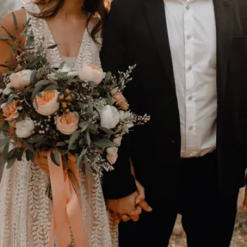 wedding flowers, bride, groom