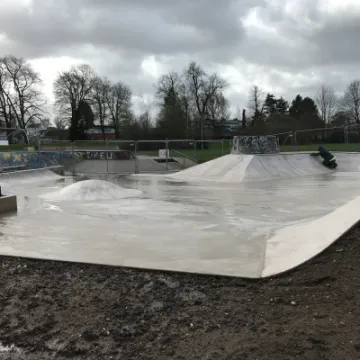 Loughborough skatepark bowl and bumps