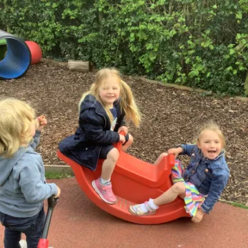 2F7099CE-F113-42B4-A32F-6D35B1241093