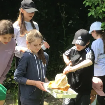 4E9485A5-FFCC-4A72-B79C-9A27F205DEBF