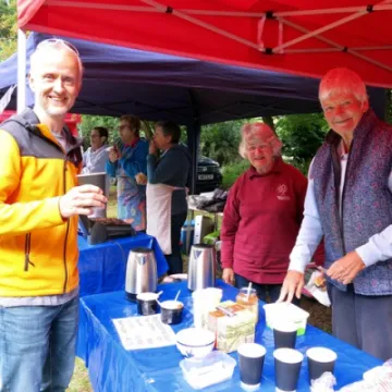 Apple Pressing &ndash; Coffee? Tea anyone?