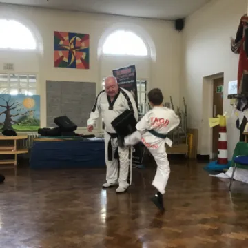 ABFC0BC7-AE09-476E-880E-68CB1ED5F334