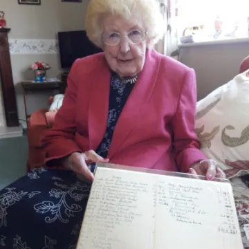 DORIS ROBERTS SHARES HER KNOWLEDGE OF KINNERTON CHAPELS HISTORY