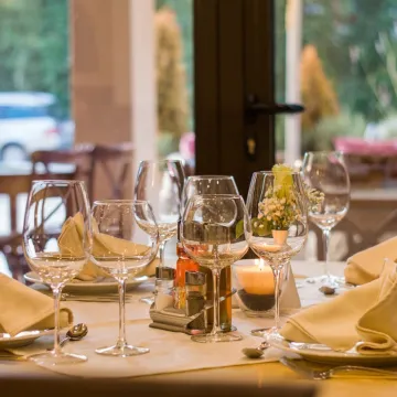 Restaurant, table setting, table