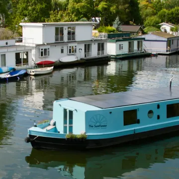 Fullviewtaggsbehindp1080466ban