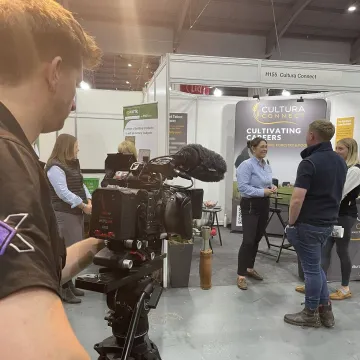 UK DD 25 Stand team