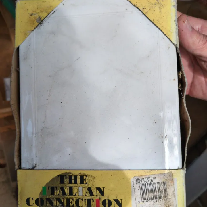 Ceramic wall tiles &ndash; Items free to a good home!