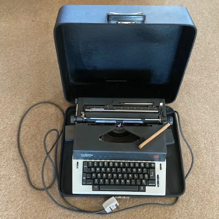 Portable Electronic Typewriter &ndash; Items for sale