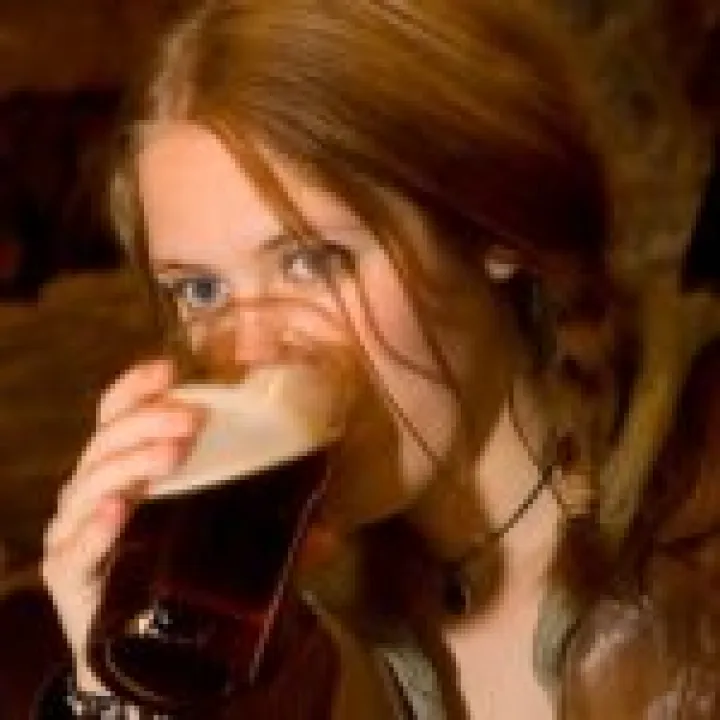 Woman-drinking-real-ale