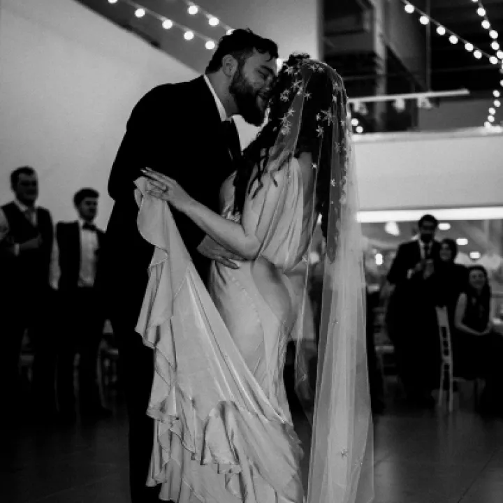 Dancing couple bespoke Juliet veil stars P